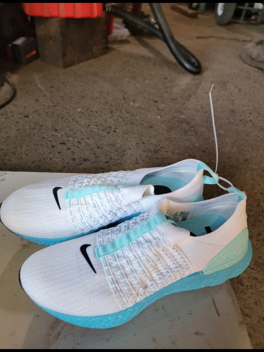 Nike React Phantom Run Flyknit 2 Color: White / Glacier Blue / Copa / Black